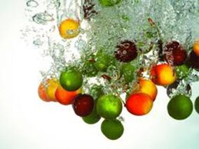 لایه برداری میوه با اسیدهای میوه ، به لطف آن سلول های پوست تجدید می شوند